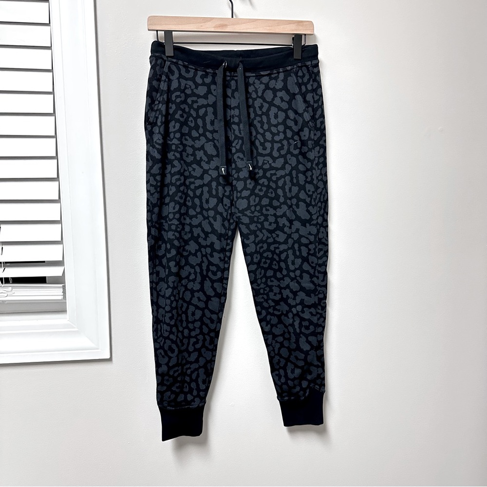 Nike Standard Fit Full Length Jogger Dri-FIT Women's‎ XS Leopard Print Black EUC